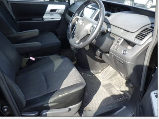 2010 TOYOTA NOAH